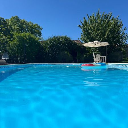 Entire Apartment With Swimming Pool Near Aubeterre Saint-Romain  Exteriör bild