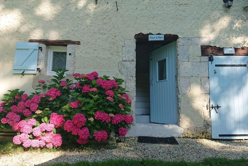 Entire Apartment With Swimming Pool Near Aubeterre Saint-Romain  Exteriör bild