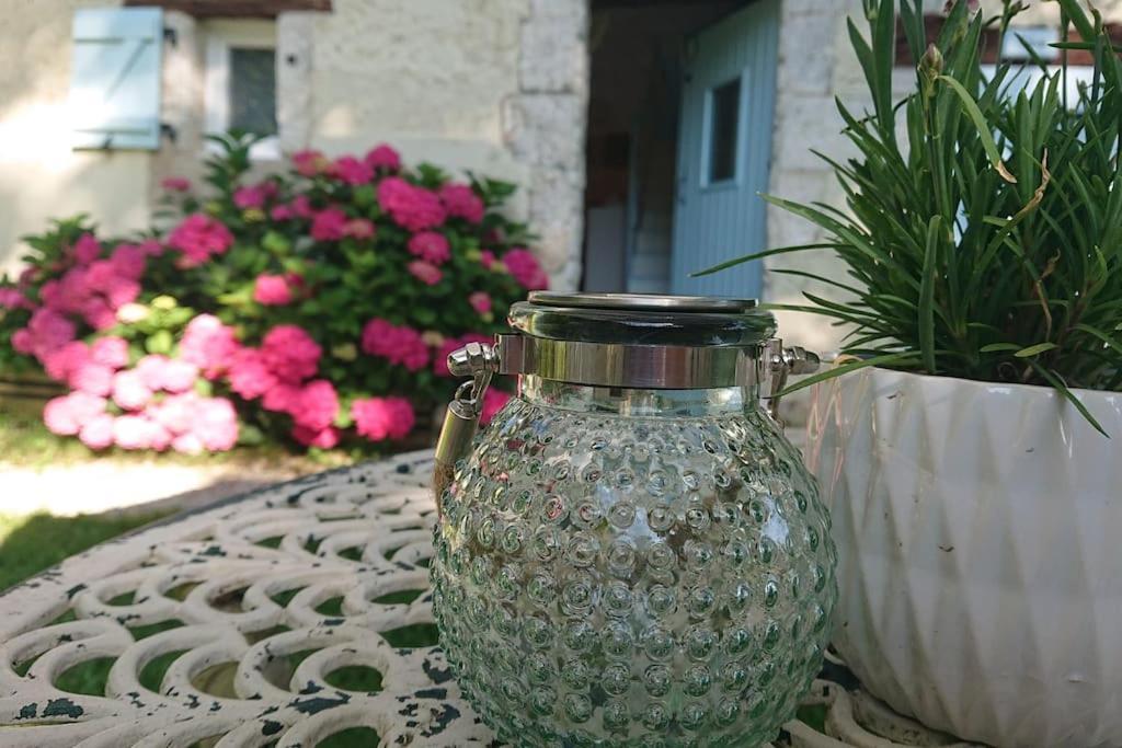 Entire Apartment With Swimming Pool Near Aubeterre Saint-Romain  Exteriör bild