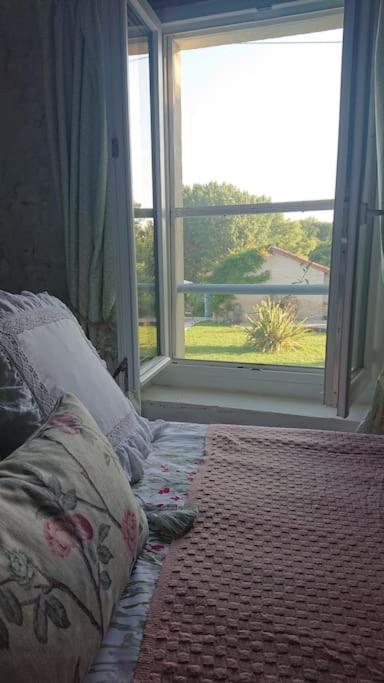 Entire Apartment With Swimming Pool Near Aubeterre Saint-Romain  Exteriör bild
