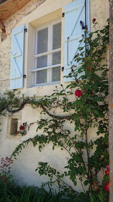 Entire Apartment With Swimming Pool Near Aubeterre Saint-Romain  Exteriör bild