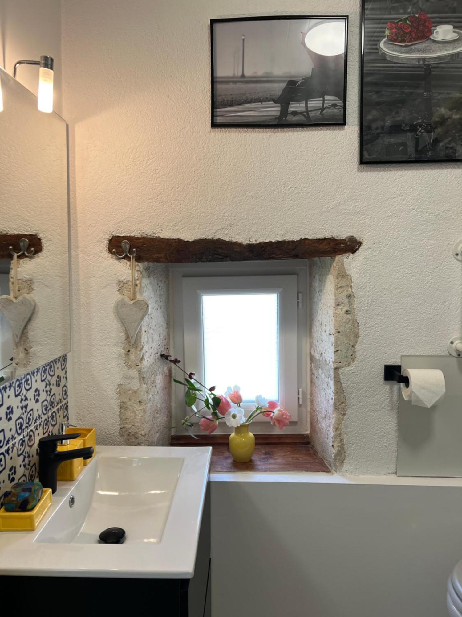 Entire Apartment With Swimming Pool Near Aubeterre Saint-Romain  Exteriör bild