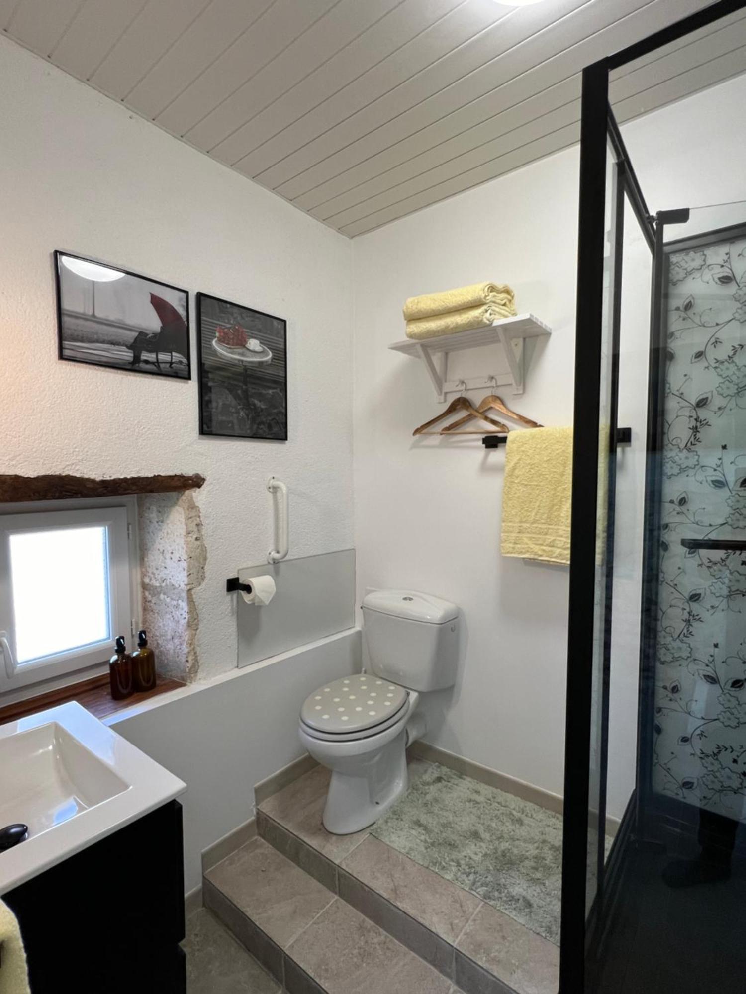 Entire Apartment With Swimming Pool Near Aubeterre Saint-Romain  Exteriör bild