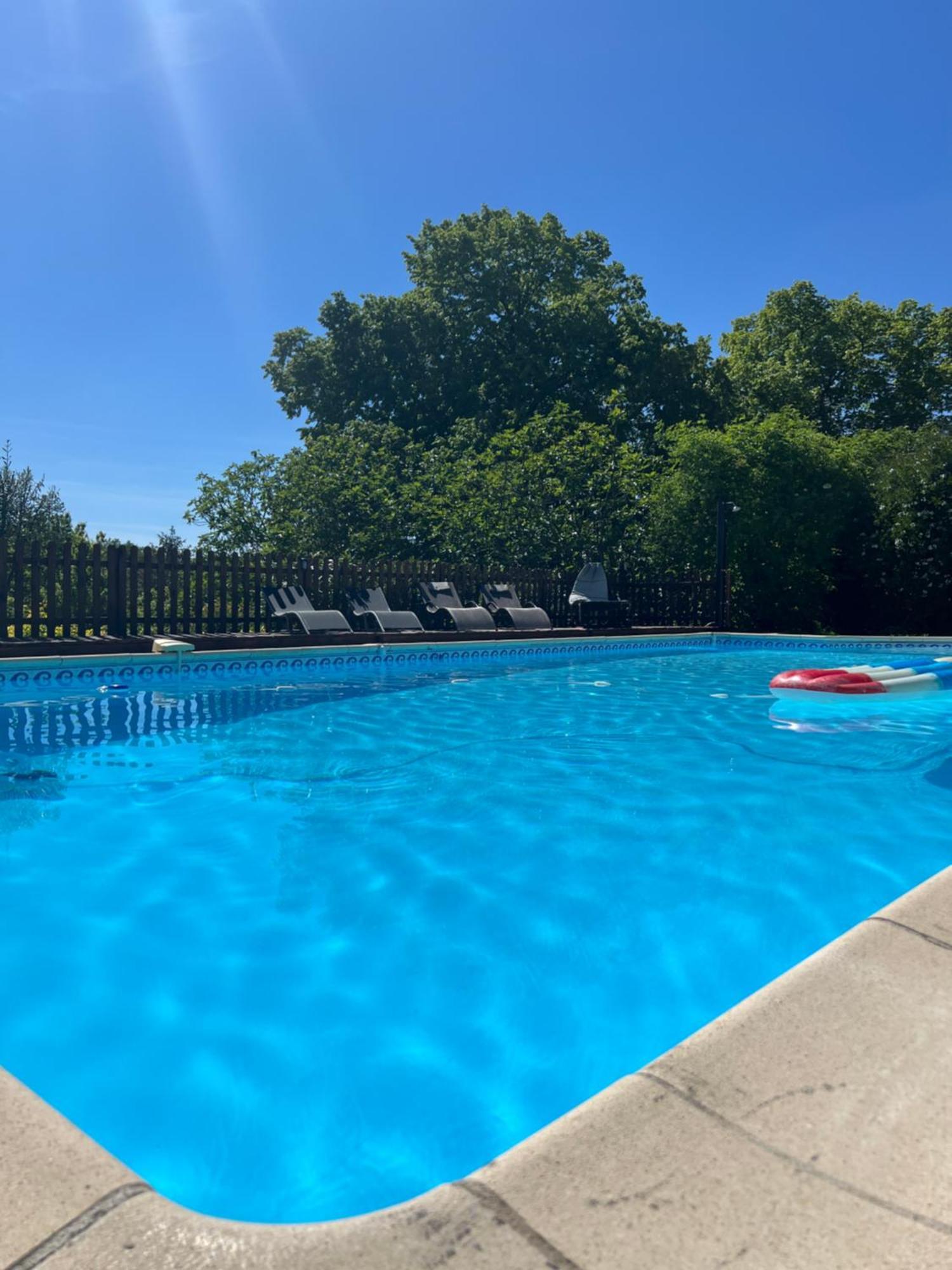 Entire Apartment With Swimming Pool Near Aubeterre Saint-Romain  Exteriör bild