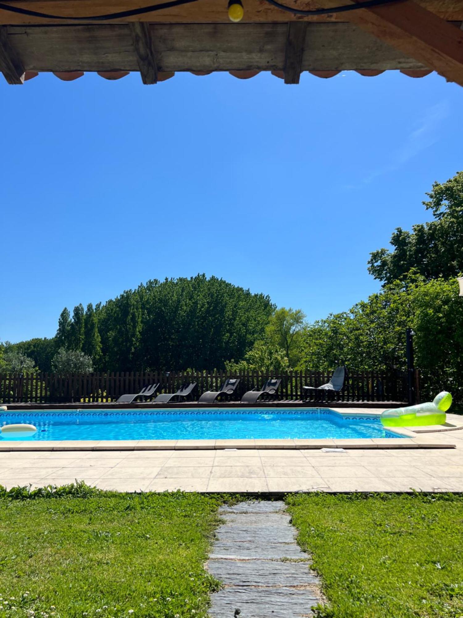 Entire Apartment With Swimming Pool Near Aubeterre Saint-Romain  Exteriör bild