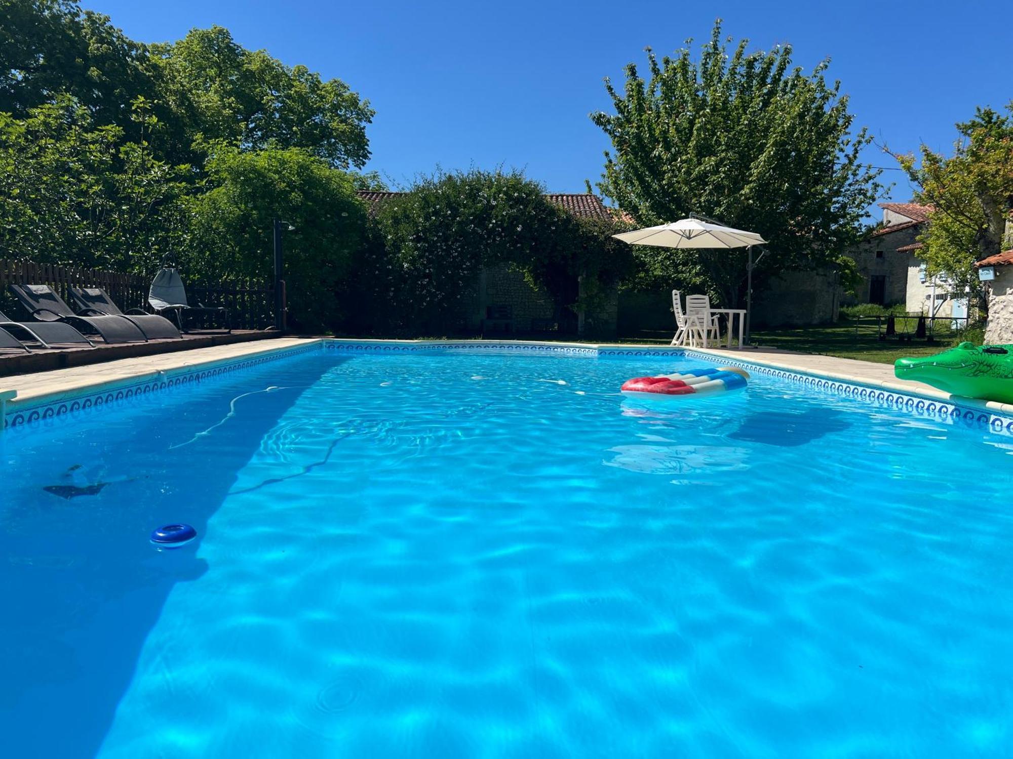 Entire Apartment With Swimming Pool Near Aubeterre Saint-Romain  Exteriör bild