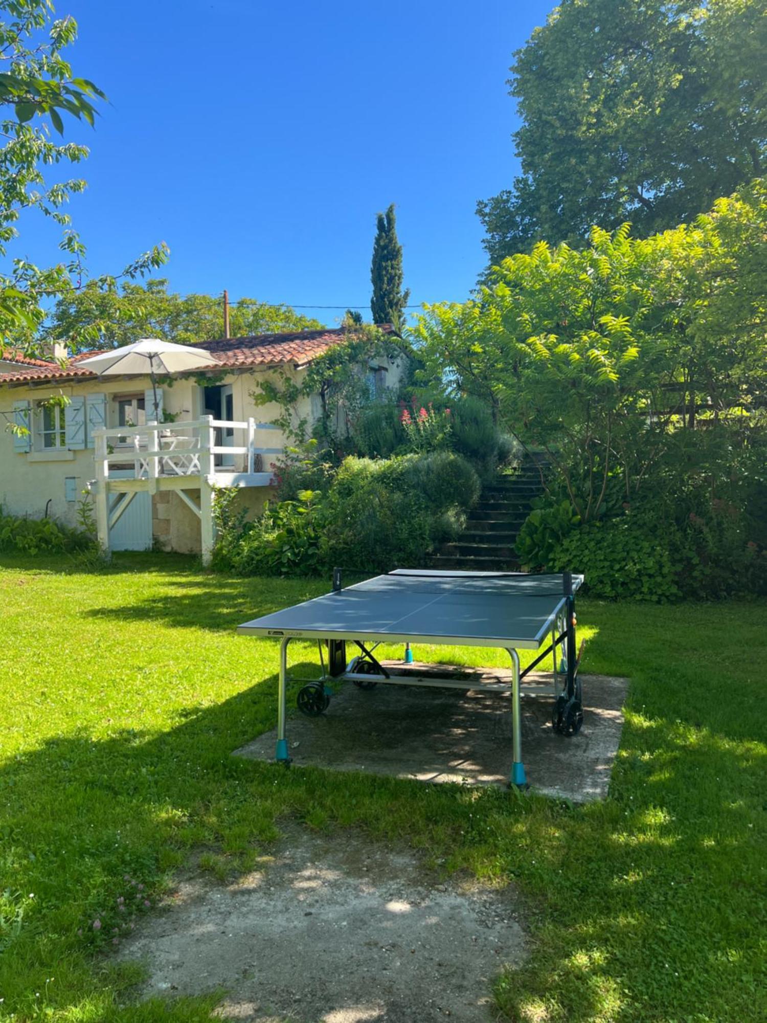 Entire Apartment With Swimming Pool Near Aubeterre Saint-Romain  Exteriör bild