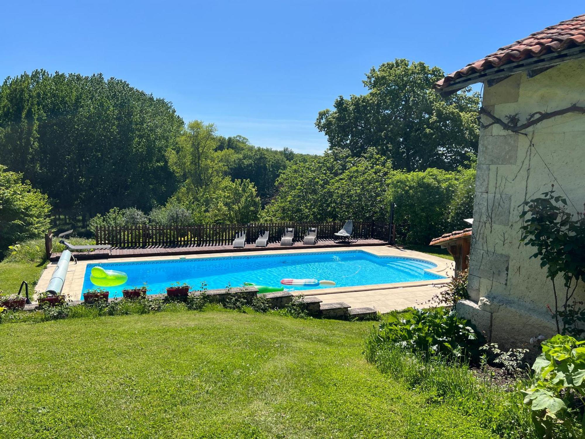 Entire Apartment With Swimming Pool Near Aubeterre Saint-Romain  Exteriör bild