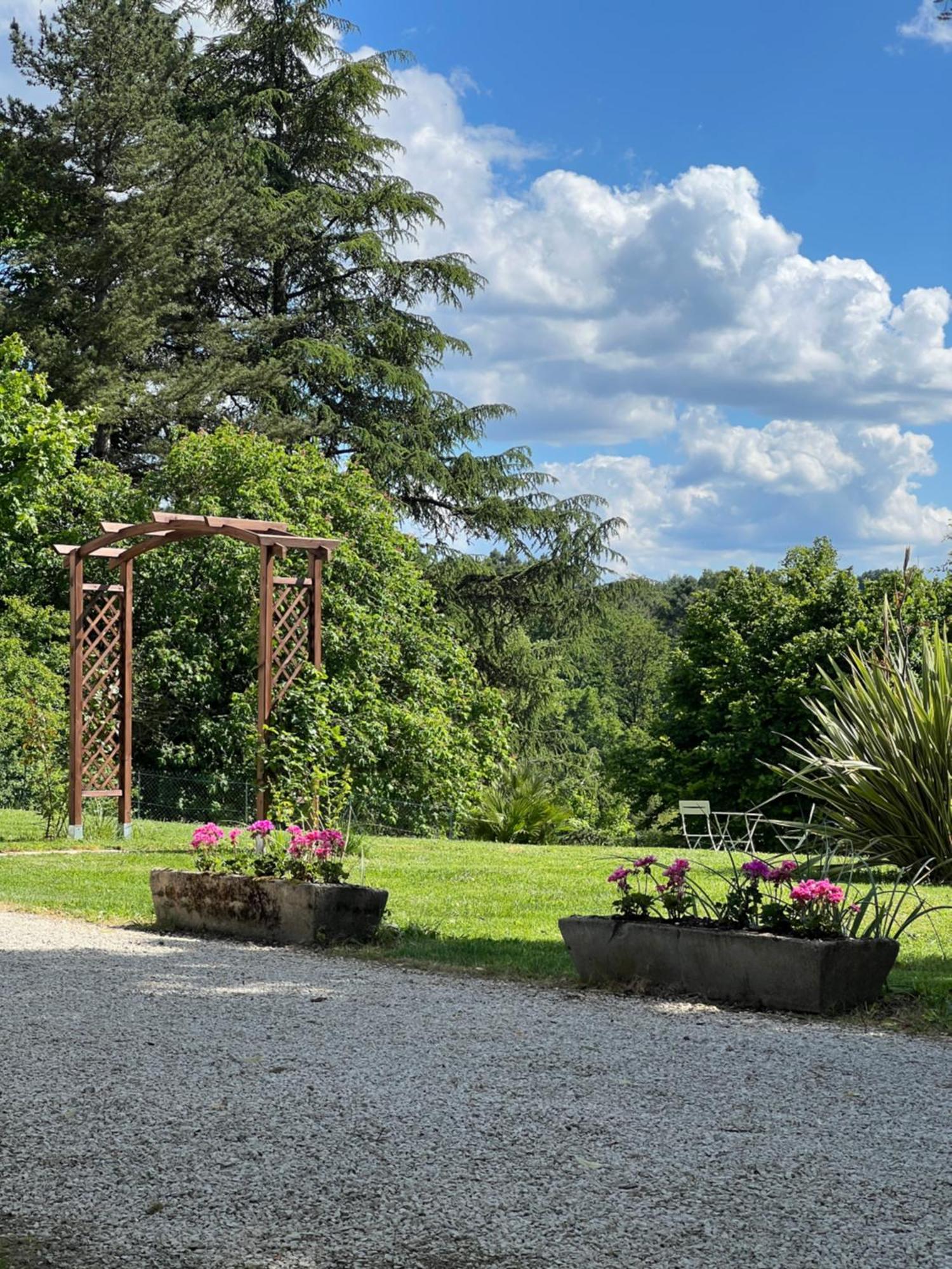 Entire Apartment With Swimming Pool Near Aubeterre Saint-Romain  Exteriör bild