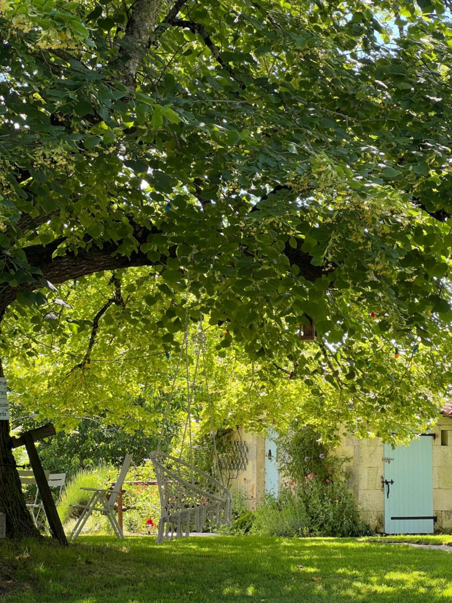 Entire Apartment With Swimming Pool Near Aubeterre Saint-Romain  Exteriör bild