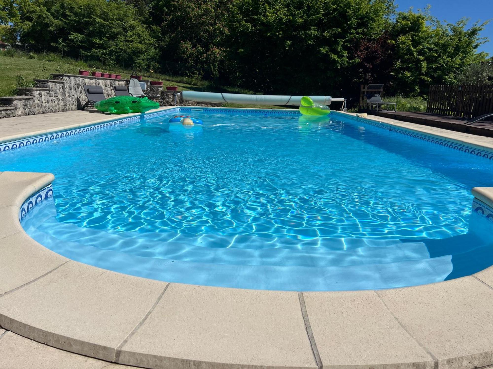 Entire Apartment With Swimming Pool Near Aubeterre Saint-Romain  Exteriör bild